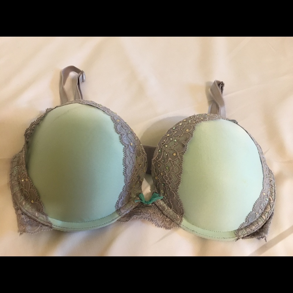 Victoria’s Secret used Bra